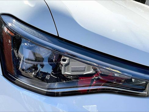 New 2025 Volkswagen Taos SE FWD image 13