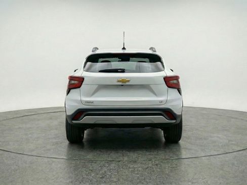 Used 2025 Chevrolet Trax LT w/ LT Convenience Package image 7