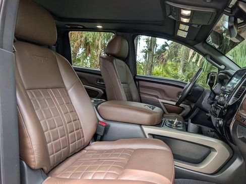 Used 2022 Nissan Titan Platinum Reserve w/ Moonroof Package AWD/4WD image 18
