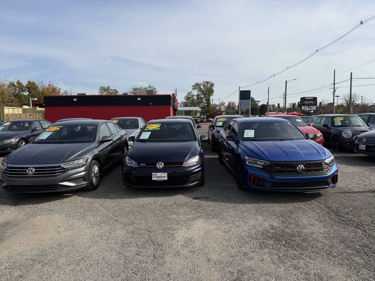 Used 2017 Volkswagen GTI SE FWD image 41