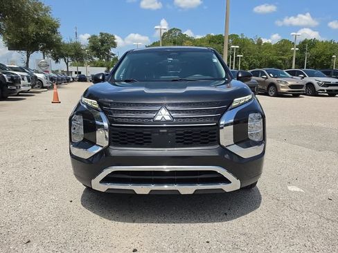 Used 2022 Mitsubishi Outlander ES FWD image 3