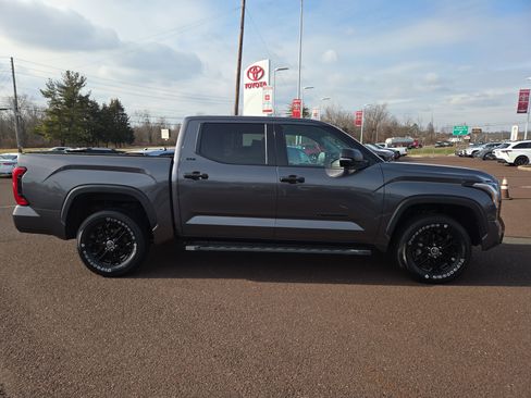 Used 2022 Toyota Tundra SR5 w/ SR5 Convenience Package image 2