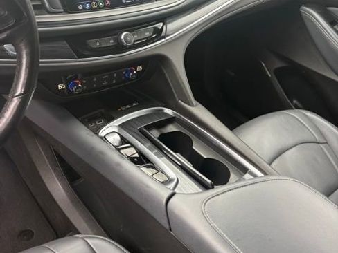 Used 2024 Buick Enclave Premium image 24
