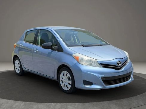 Used 2014 Toyota Yaris LE FWD image 3