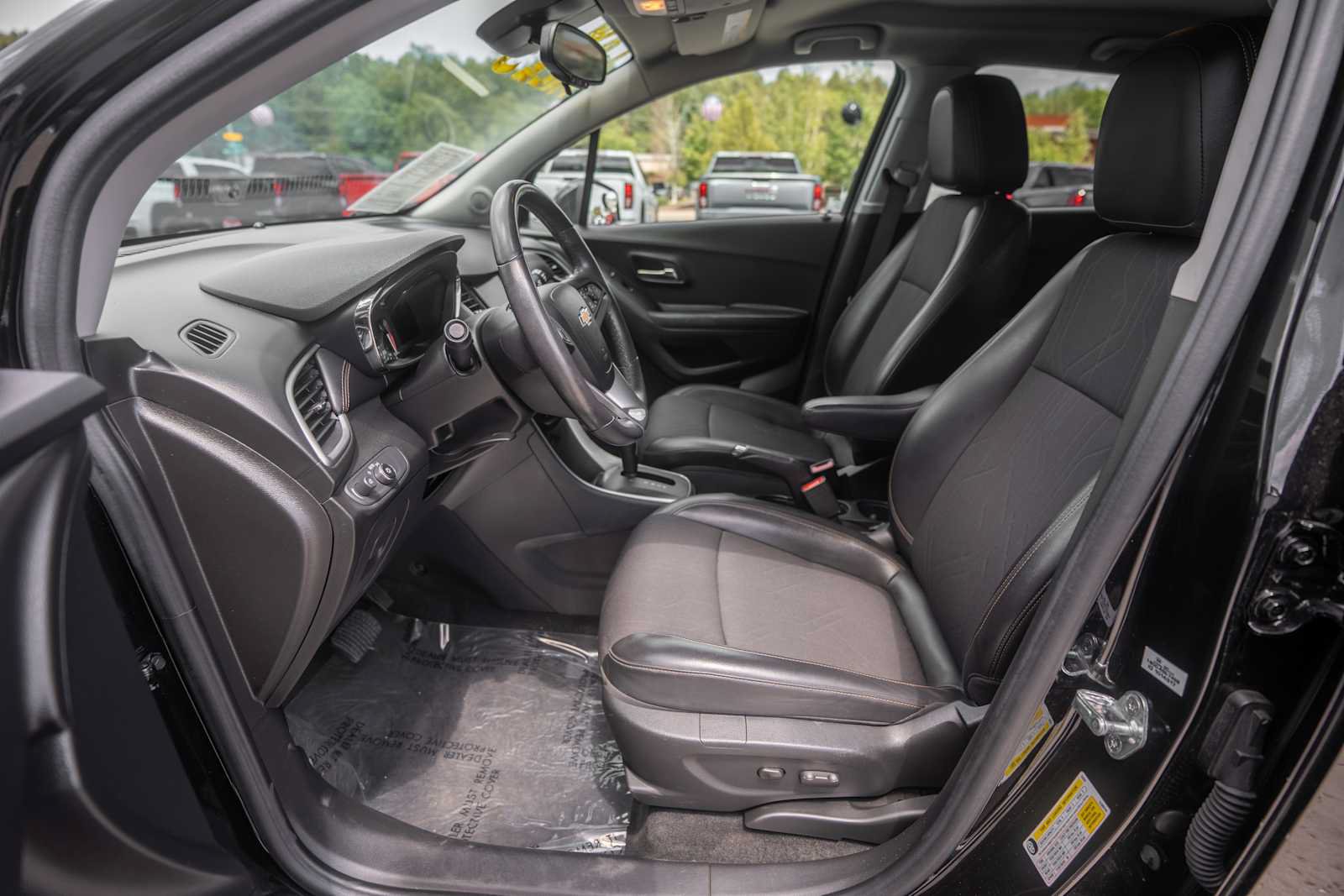 Used 2022 Chevrolet Trax LT w/ LT Convenience Package AWD/4WD image 10
