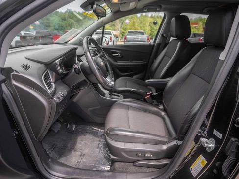 Used 2022 Chevrolet Trax LT w/ LT Convenience Package AWD/4WD image 10