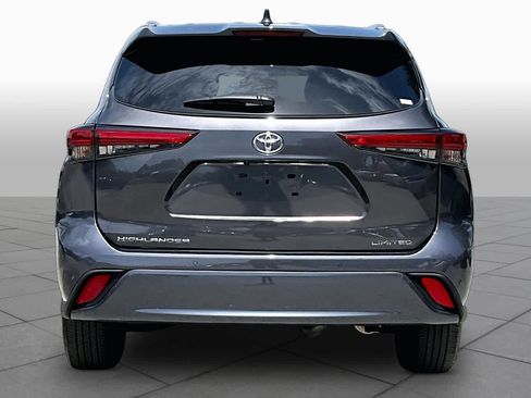 Used 2022 Toyota Highlander Limited FWD image 5