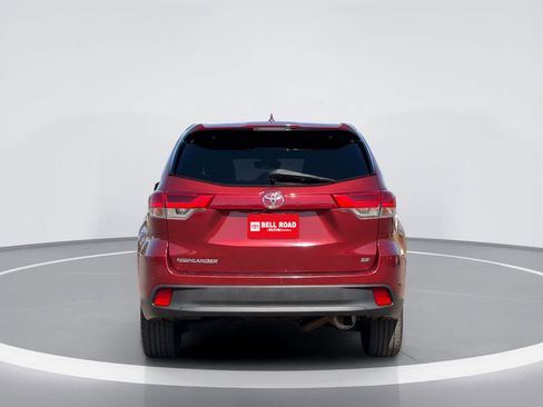 Used 2017 Toyota Highlander SE w/ Carpet Mat Package FWD image 5
