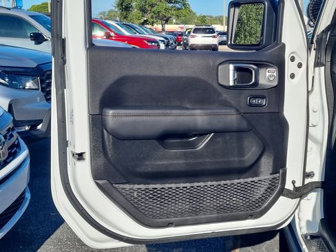 Used 2022 Jeep Wrangler Unlimited Rubicon w/ Trailer Tow Package AWD/4WD image 25