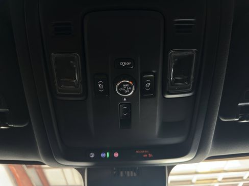 New 2025 Chevrolet Suburban Premier image 25