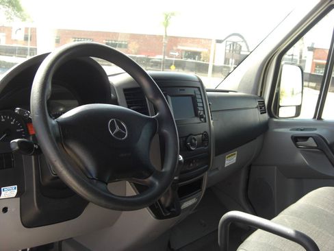 Used 2015 Mercedes-Benz Sprinter 2500 image 8
