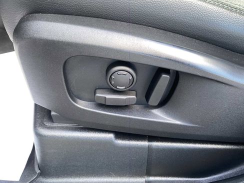 Used 2020 Land Rover Defender 110 First Edition image 15