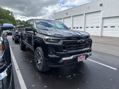 Used 2023 Chevrolet Colorado Z71 w/ Z71 Convenience Package 2 AWD/4WD image 2