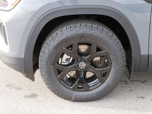 New 2026 Volkswagen Atlas Peak Edition image 4