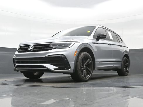 Used 2023 Volkswagen Tiguan SE R-Line FWD image 31
