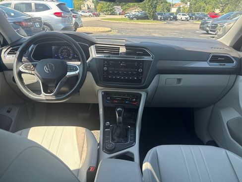 Used 2022 Volkswagen Tiguan SE AWD/4WD image 9