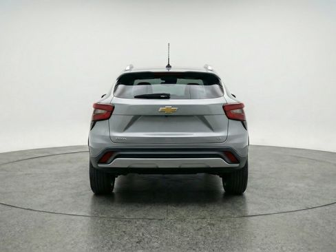 Used 2025 Chevrolet Trax LT FWD image 7