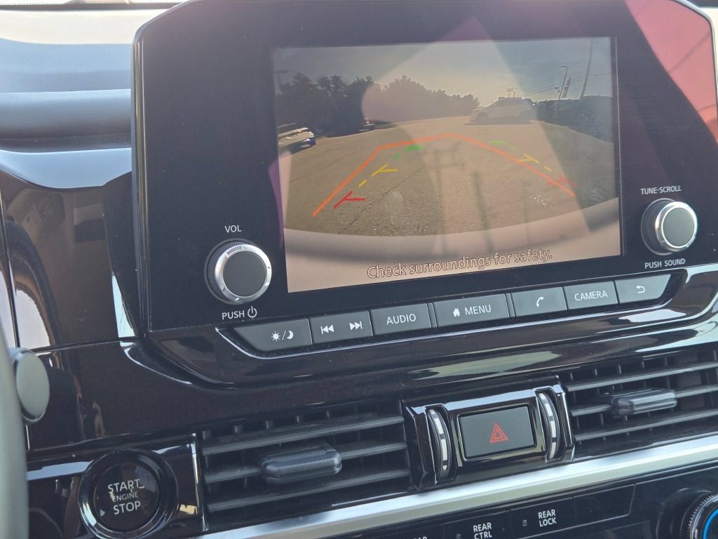 Used 2025 Nissan Pathfinder SV AWD/4WD image 34