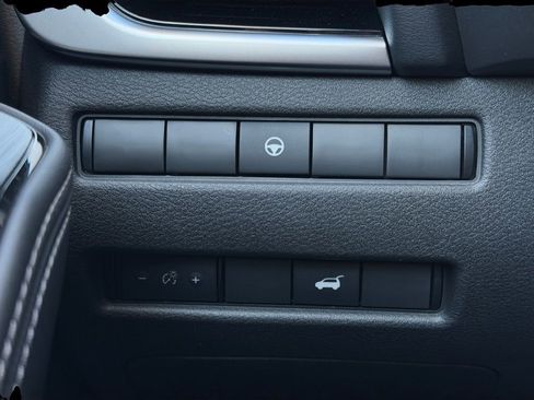 Used 2023 Nissan Rogue SL w/ SL Premium Package image 18