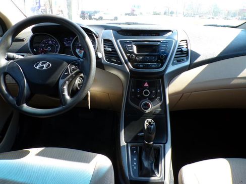 Used 2014 Hyundai Elantra SE image 14