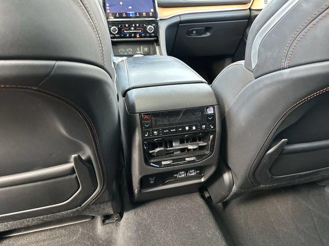 Used 2023 Jeep Grand Cherokee Summit AWD/4WD image 24