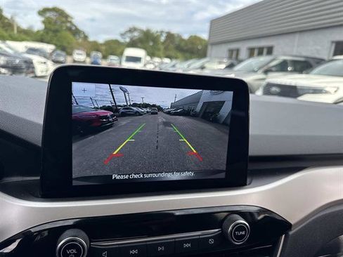 Used 2022 Ford Escape SE image 16