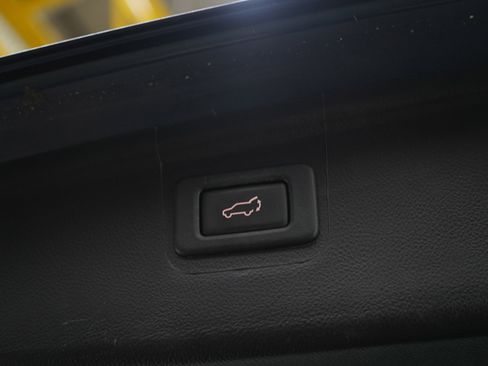 Used 2018 Subaru Outback 3.6R Limited image 18