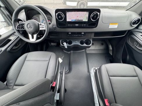 Used 2024 Mercedes-Benz Sprinter 3500 image 26
