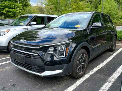 Certified 2023 Kia Niro LX FWD image 3