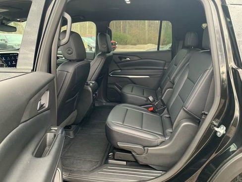 Used 2025 Chevrolet Traverse LT w/ Driver Confidence Package image 15