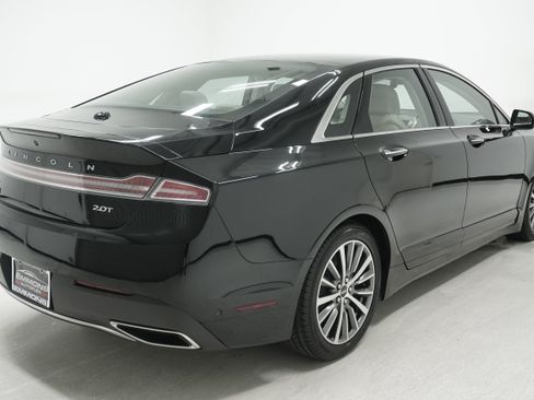 Used 2017 Lincoln MKZ Select w/ Technology Package FWD image 4