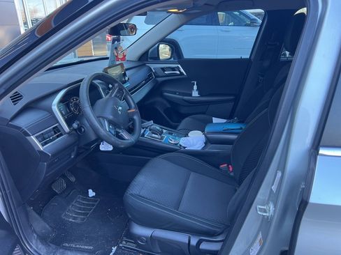 Used 2022 Mitsubishi Outlander ES image 23