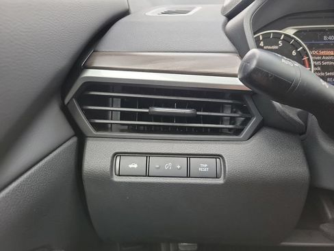 Used 2025 Nissan Altima 2.5 SV FWD image 14
