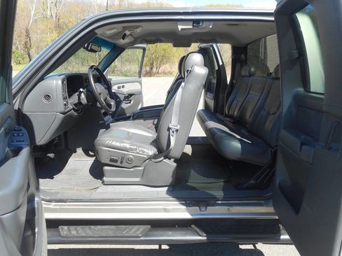 Used 2003 GMC Sierra 1500 SLT w/ SLT Preferred Equipment Group AWD/4WD image 5