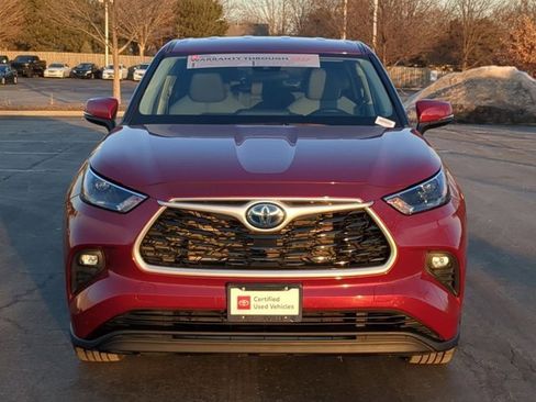 Certified 2023 Toyota Highlander LE image 4