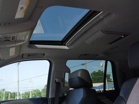 Used 2018 Chevrolet Tahoe Premier AWD/4WD image 28