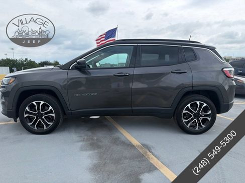 Used 2023 Jeep Compass Limited AWD/4WD image 2