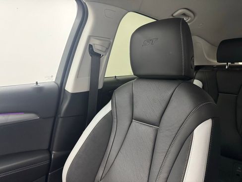 Used 2025 Buick Envision Sport Touring image 39