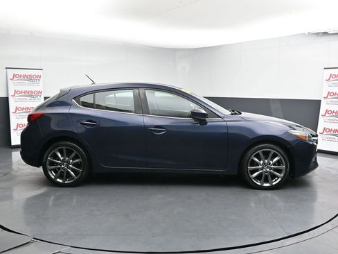 Used 2018 MAZDA MAZDA3 Touring image 9