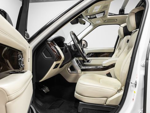 Used 2019 Land Rover Range Rover Long Wheelbase Autobiography image 5