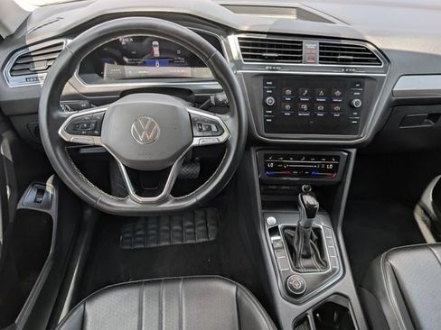 Used 2024 Volkswagen Tiguan SE AWD/4WD image 19