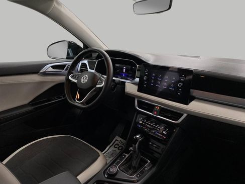 Used 2025 Volkswagen Taos SE image 18