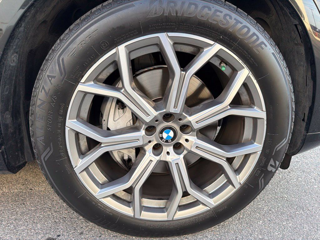 Certified 2023 BMW X7 xDrive40i w/ Premium Package AWD/4WD image 5