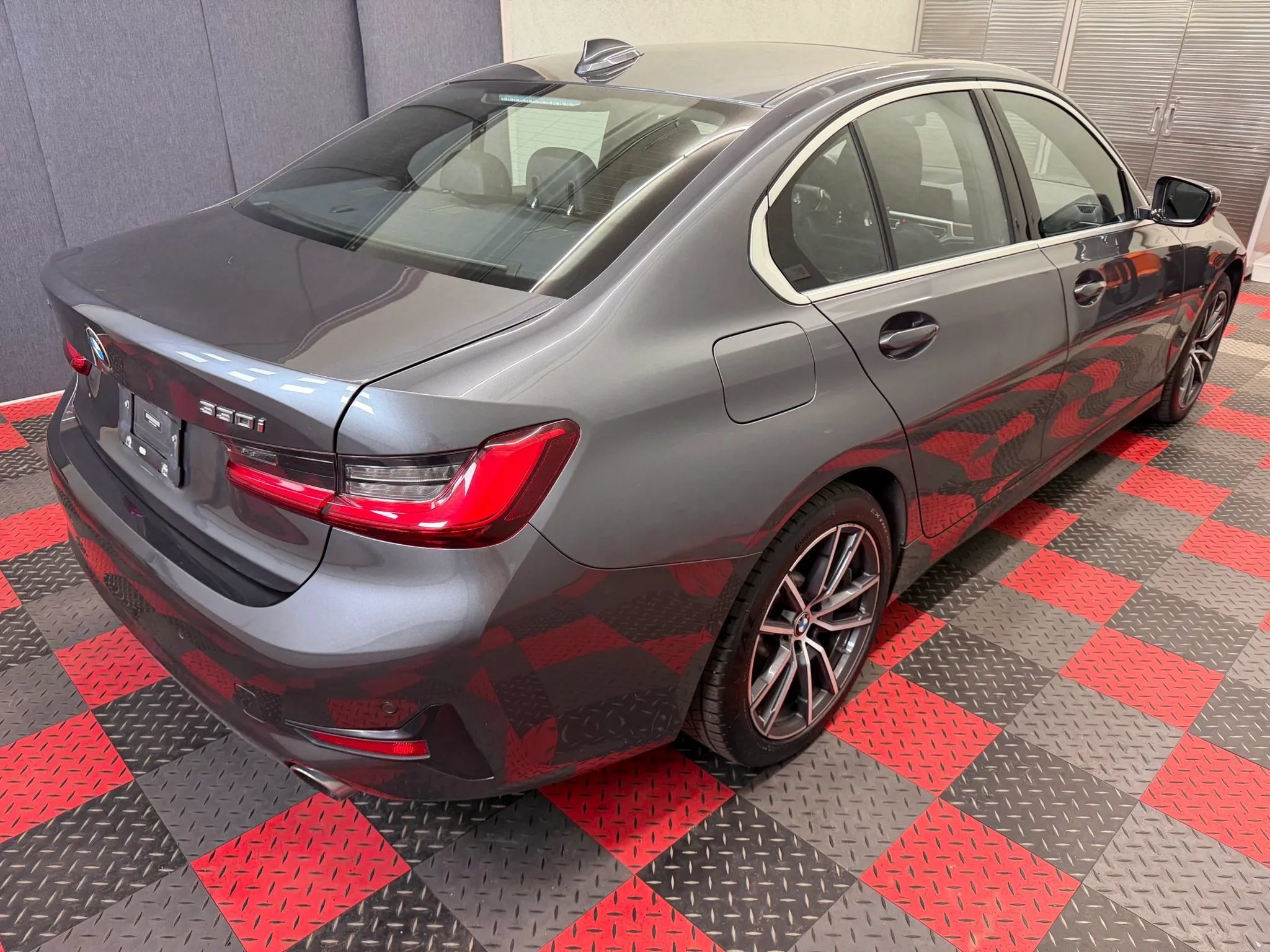 Used 2019 BMW 330i xDrive Sedan w/ Premium Package AWD/4WD image 3