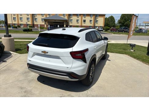 Used 2025 Chevrolet Trax LT w/ LT Convenience Package FWD image 5