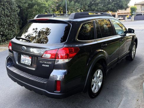 Used 2012 Subaru Outback 2.5i Limited AWD/4WD image 8