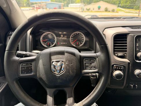 Used 2017 RAM 1500 Express RWD image 10