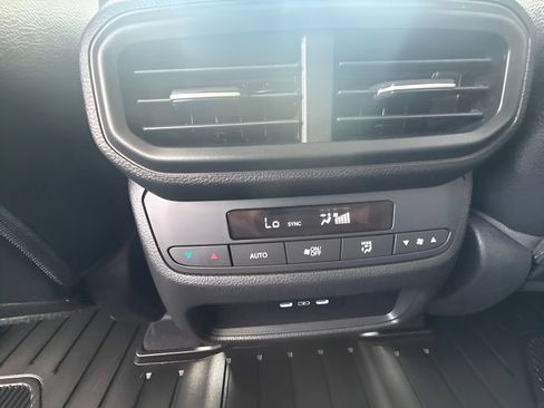 Used 2025 Honda Pilot EX-L image 8