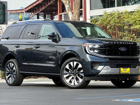 New 2025 Ford Expedition Platinum w/ Driver's Package image 2