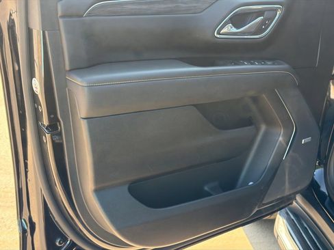 Used 2023 GMC Yukon SLT AWD/4WD image 10